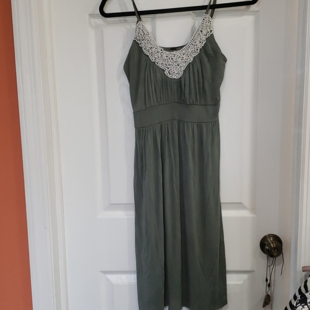 Summer dress with pearls and adjustable straps